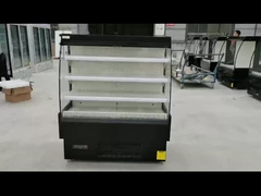 O frigorífico de vários andares com três prateleiras ajustáveis