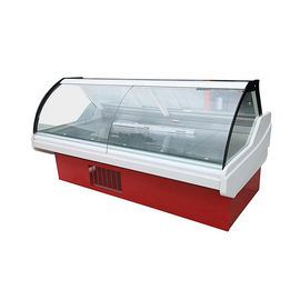 Saque refrigerado mostra do refrigerador do supermercado fino do supermercado sobre o contador com o painel de vidro curvado
