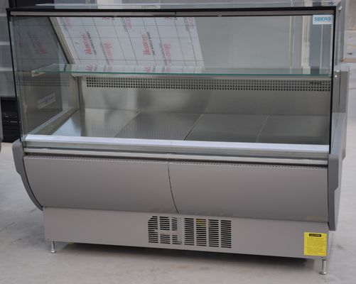 O supermercado fino de vidro reto indica o refrigerador com a tomada no compressor